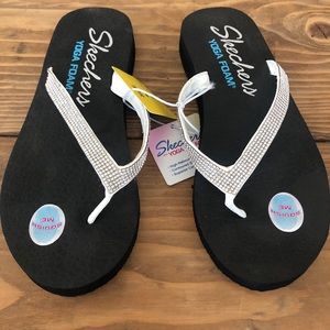 NEW Skechers Yoga Foam Sandals